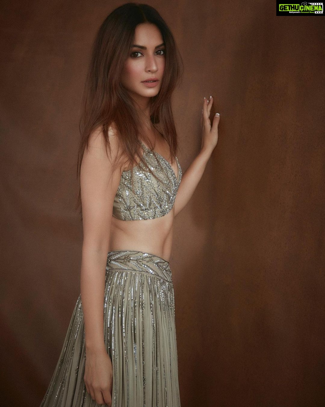 Kriti Kharbanda Instagram - .. Her eyes make me think of wide open skies that I have never actually seen, only dreamed of :) . : . #wednesday #itsallintheeyes