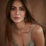 Kriti Kharbanda Instagram - It’s in the eyes baby, always in the eyes 🖤 . : . Magazine: @youandimag Interview by: @niharika.keerthi Creative Director: @juhi.ali Stylist: @saloniparekh__ Assited by: @jaineeebheda Photographer: @kadamajay Make-Up: @hinaldattani Hair: @sajzdot Outfit: @rishiandsoujit Earrings: @ut_jewellery_by_harveen Location: @tungsten.studios Artist Reputation Management: @idhyahmedia Managed by: @rounddclockentertainment Co-ordinated by: @nadiiaamalik