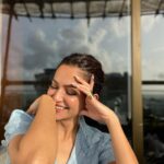 Kriti Kharbanda Instagram - Beating #mondayblues ! Always the #sunshinegirl 💙 . : . #grateful #happy #whatmondayblues