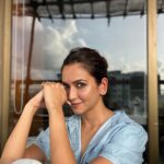 Kriti Kharbanda Instagram - Beating #mondayblues ! Always the #sunshinegirl 💙 . : . #grateful #happy #whatmondayblues