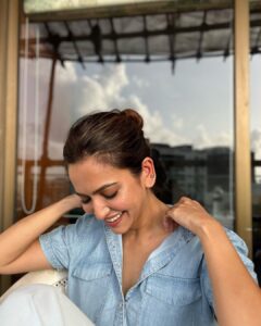 Kriti Kharbanda Instagram - Beating #mondayblues ! Always the #sunshinegirl 💙 . : . #grateful #happy #whatmondayblues
