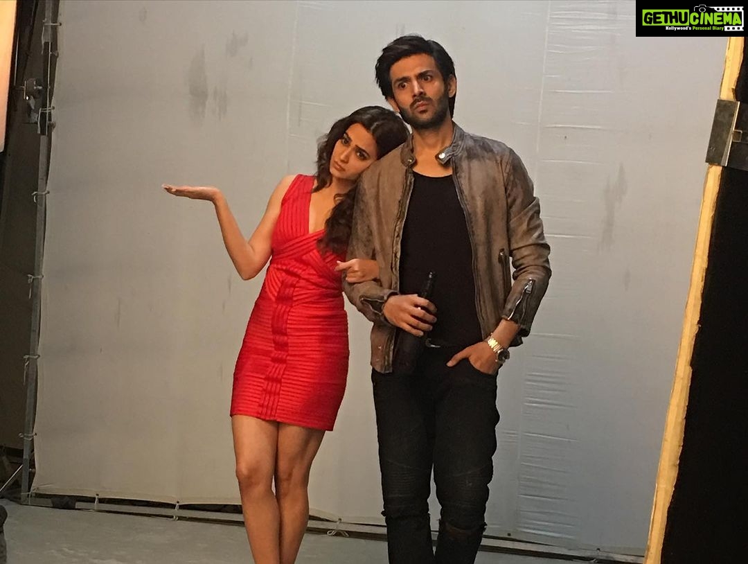 Kriti Kharbanda Instagram - Guest in London! A movie with many firsts! The first time I worked with @panorama_studios :) they welcomed me with open arms and I made so many new friends on this set, whom I can proudly call my friends even today. Ashwini dhir sir, our director not only gave me the opportunity to act in this film, but also share screen space with the greats of our industry. @tanviazmiofficial @pareshrawalofficial ♥️ I had the most fun on set with these two! They’re happy souls and it shows. Ah, the things I’d do to go back and relive my time with them! @kartikaaryan from a fab costar to a dear dear friend. We came a long way. We were two passionate, driven and motivated actors. Always trying to do what’s best for the film and for ourselves. From discussing our debuts, to our future to our dreams. This journey was so adventurous! @abhishekpathakk thank u for being the shoulder I could cry on 🤭😂🤗! To everyone else I’m unable to mention here, just know that you’ve genuinely made a difference, and I’m glad our paths crossed! ♥️ . . #6yearsofguestinlondon #throwback #anaya