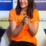 Kriti Sanon Instagram - Put on your walking shoes and lace up for Mumbai’s biggest walking event! The Skechers Walkathon is back with its 4th edition and I’m excited to be a part of it. Come join me on 19th November at InOrbit Mall, Malad. Participate and make working your workout. Register on www.skecherswalkathon.in #GoWalkMumbai @skechersindia @skechersperformanceindia