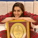 Kriti Sanon Instagram - #WomanOfTheYear 💃🏻🦋 is happy in PJs ready to hit the bed with a lot of gratitude in ❤️! Thank you @nbt_news for this honour!🙏🏻