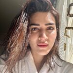 Kriti Sanon Instagram - Sunkissed - Hydrated - Happy ☀️🧖‍♀️💧🥰 Fresh out of shower, sitting in the sunlight- besttttt feeling ☀️♥️