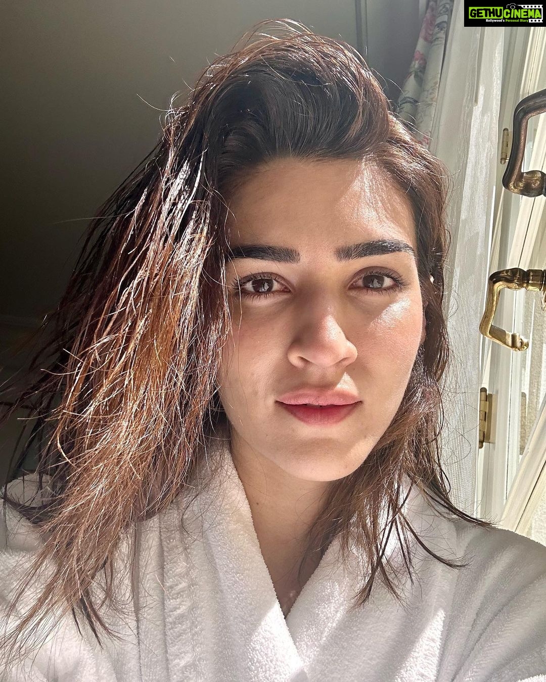 Kriti Sanon - 1.6 Million Likes - Most Liked Instagram Photos