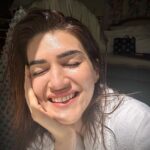 Kriti Sanon Instagram - Sunkissed - Hydrated - Happy ☀️🧖‍♀️💧🥰 Fresh out of shower, sitting in the sunlight- besttttt feeling ☀️♥️