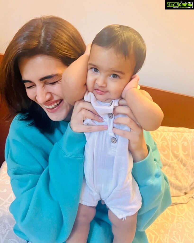 Kriti Sanon Instagram - The kinda love I needed ♥️♥️ Had the best time meeting my girls and their lil girls.. Maasi’s lil dolls! 😍🫶🏻 @ayushi.tayal @kriti_baveja our girl gang’s gettin bigger 🤪 We should do this more often! 😘 love you guys!!