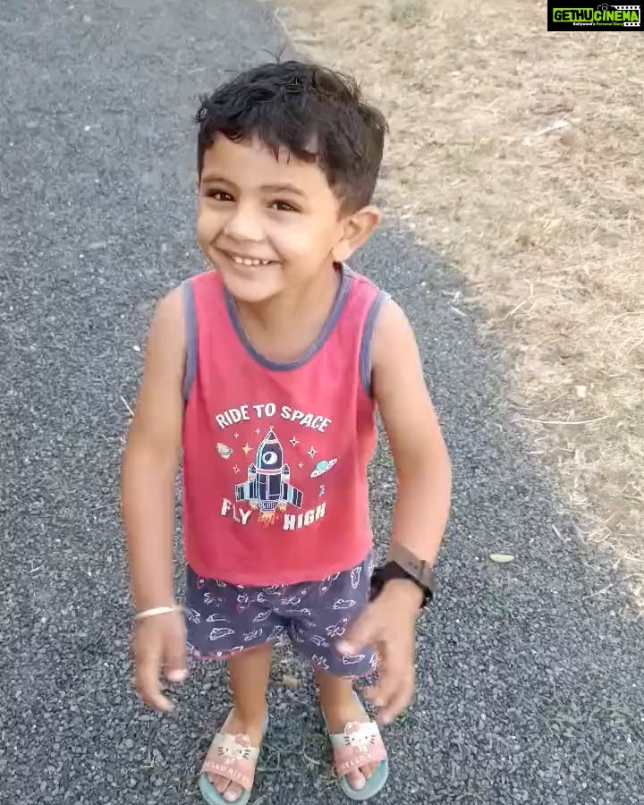 Kriti Sanon Instagram - As a child, the impact of visuals is a lot more than that of stories we hear. Our Visual memory is stronger and stays with us longer. I’m so happy that these lil ones and today’s generation is getting to watch Ramayana on the big screen. Ramayana is a very important part of our history, culture & values and we must pass this to every generation.. #Adipurush releases tomorrow in theatres and I request you all to take your kids along to watch this film. 🙏🏻♥️ Jai Siya Ram 🏹🙏🏻♥️