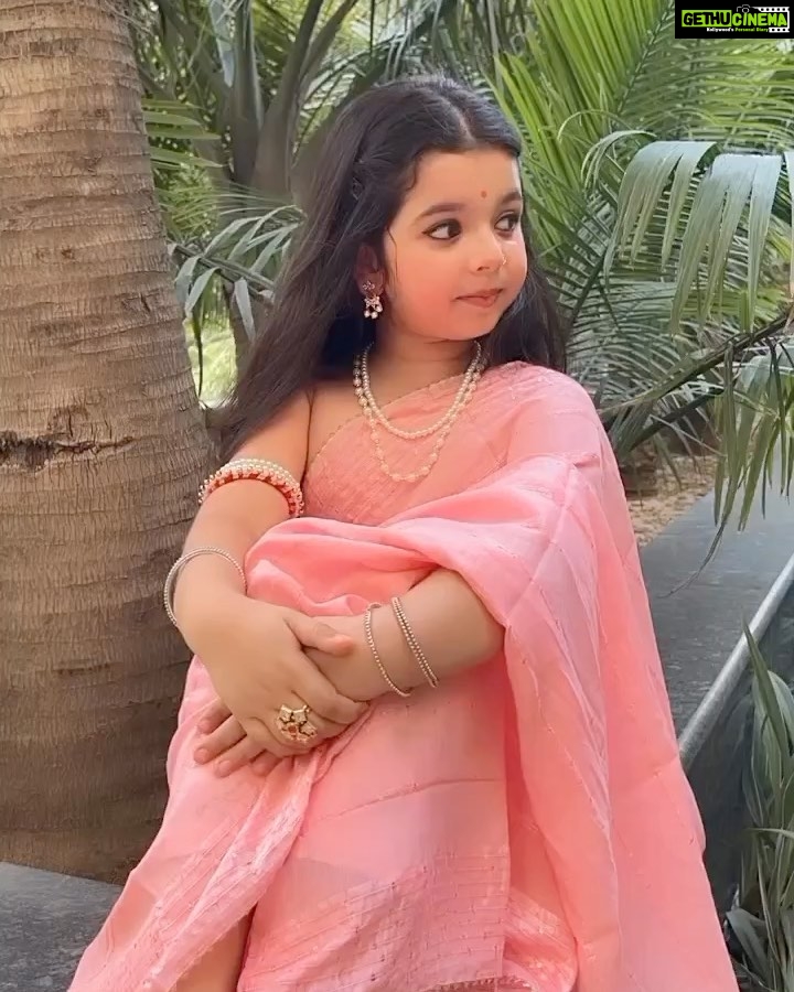 Kriti Sanon Instagram - As a child, the impact of visuals is a lot more than that of stories we hear. Our Visual memory is stronger and stays with us longer. I’m so happy that these lil ones and today’s generation is getting to watch Ramayana on the big screen. Ramayana is a very important part of our history, culture & values and we must pass this to every generation.. #Adipurush releases tomorrow in theatres and I request you all to take your kids along to watch this film. 🙏🏻♥️ Jai Siya Ram 🏹🙏🏻♥️