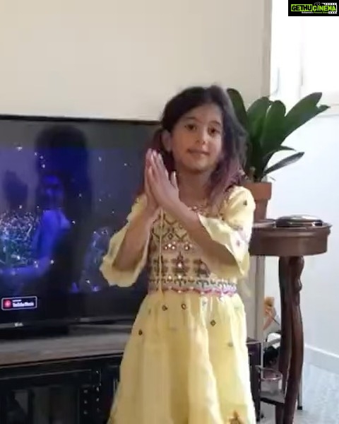 Kriti Sanon Instagram - As a child, the impact of visuals is a lot more than that of stories we hear. Our Visual memory is stronger and stays with us longer. I’m so happy that these lil ones and today’s generation is getting to watch Ramayana on the big screen. Ramayana is a very important part of our history, culture & values and we must pass this to every generation.. #Adipurush releases tomorrow in theatres and I request you all to take your kids along to watch this film. 🙏🏻♥️ Jai Siya Ram 🏹🙏🏻♥️