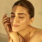 Kriti Sanon Instagram – And that’s how i maintain my ✨ golden hour ✨glow!
Golden Hour Glow Serum is non-sticky and fragrance free. 
In this serum we have HYPHENED 7 skin-glowing ingredients like:
➖ Kakadu Plum: Brightens your skin
➖ Hyaluronic Acid: Hydrates intensely
➖ Alpha Arbutin: Even-tones skin
➖ Niacinamide: Reduces Pigmentation
➖ Peptides: Plumps your skin
➖ Aloe Vera Extract: Prevents water loss
➖ Lactic Acid: Reduces the appearance of dark spots
Head to letshyphen.com to HYPHEN us into your daily life!

#Hyphen #LetsHyphen #HaveItAll #HyphenItAll #NewBeginnings #Skincare #GoldenHourGlowSerum #Serum #FaceSerum #GlowSerum #Hydration #SkincareEssentials #NewLaunch #CleanBeauty #VeganSkincare #PetaCertified #SustainableBeauty