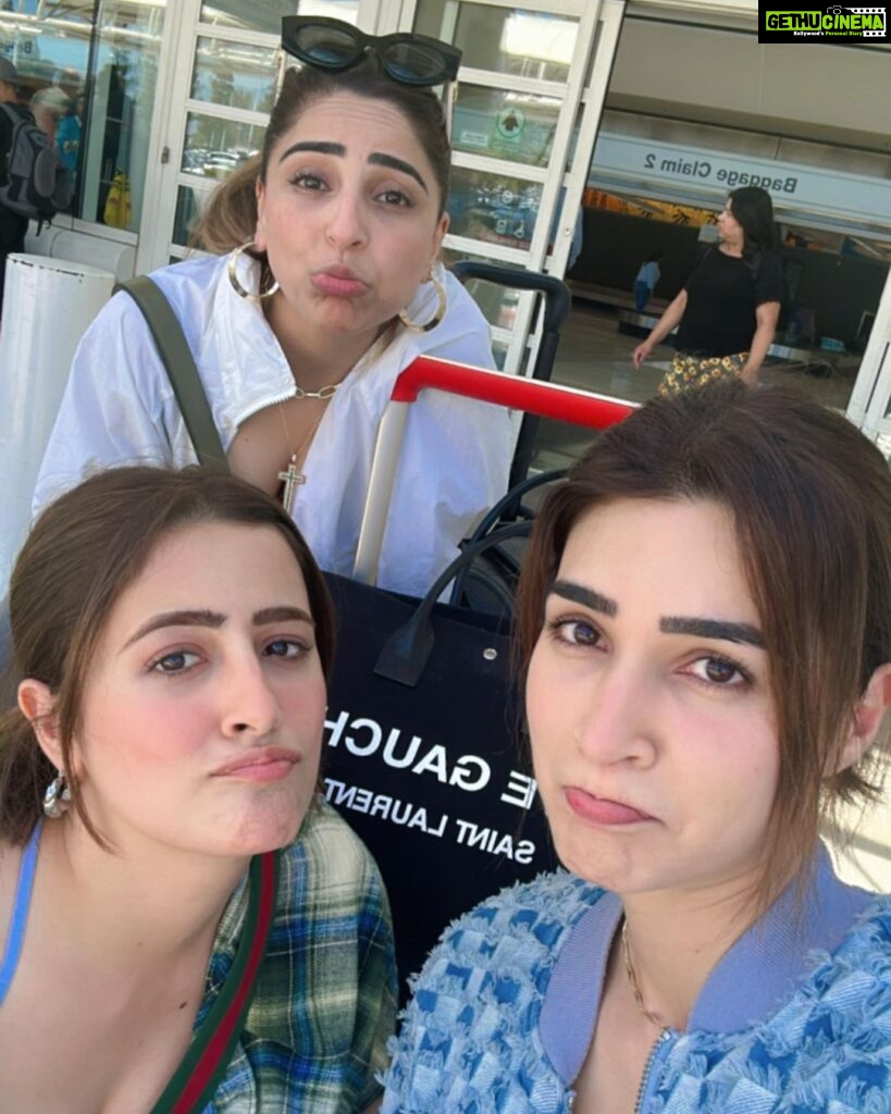 Kriti Sanon Instagram - Chaotic - Super Fun - Memorable From missing flights to forgetting phones in cabs, to magic shows, pouts, butterflies, songs on streets and incredible nights.. Vegas- thank you for a memorable weekend! 🥳🫶🏻💋 @nupursanon @sukritigrover