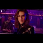 Kriti Sanon Instagram - It’s time to say Hello moto again with the all-new motorola razr 40 ultra! Super excited and thrilled to be the face of Motorola. The iconic motorola razr is back in an all-new avatar and I am totally flipping over it! Its large outer display opens a world of possibilities, giving seamless access to everything you need. And when you flex it at different angles or flip it open, you experience the perfect blend of timeless design and cutting-edge technology. Join me in embracing the future of style and innovation as I #FlipTheScript with my all new #MotorolaRazr40Ultra.