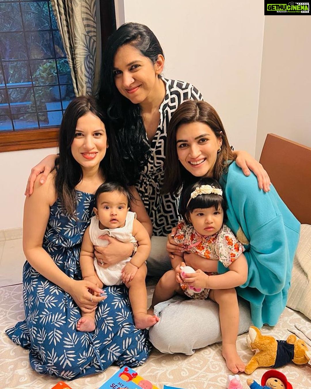Kriti Sanon Instagram - The kinda love I needed ♥️♥️ Had the best time meeting my girls and their lil girls.. Maasi’s lil dolls! 😍🫶🏻 @ayushi.tayal @kriti_baveja our girl gang’s gettin bigger 🤪 We should do this more often! 😘 love you guys!!