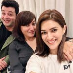 Kriti Sanon Instagram - Surrounded by love and loved ones ❤️ So much Gratitude in my heart 🙏🏻🦋