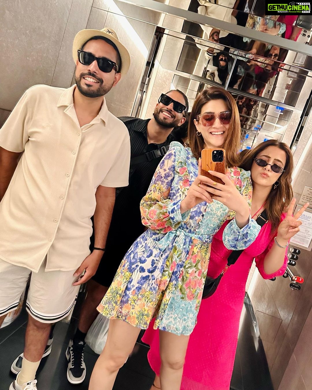 Kriti Sanon Instagram - #CousinsTrip - a first of many more to come! Travelled to the other side of the world to meet & hang.. and it felt so so good! From intense life chats to teaching few words of marathi to ludo matches to just having the best time❤️ Missing already! @nupursanon @larora92 @kulinarora Our generation isn’t great with keeping in touch.. and at times you realise how important it is to make an effort to stay connected! ♾️❤️ Gotta try and do this every year guys! Maybe next time with the whole gang! 🤪🫶🏻