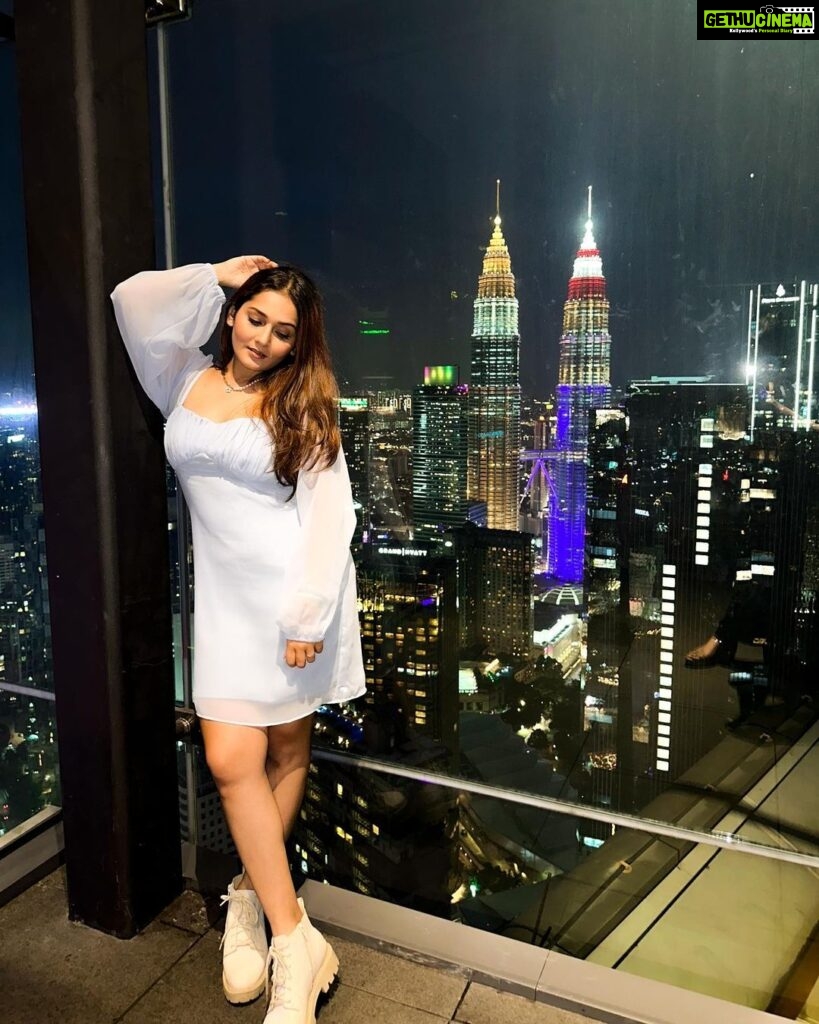 Kritika Sharma Instagram - Just the way I’m feeling I just can’t deny! First day of Malaysia Sky tower , sky box , twin towers 💙 Outfit @khwaab_design_official Styled by @styleby_shivi #travel #malaysia #kualalampur #twintowers #skybox #skytower #girl Kuala Lumpur - KL