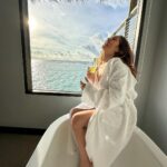 Kritika Sharma Instagram - My kind of weekend 🌊 #justchillingbythesea Location @velassarumaldives Travel partner @osmoholidays #travel #maldives #sea #ocean #girl #love VELASSARU MALDIVES