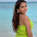 Kritika Sharma Instagram – Tere vaaste falak se main Chaand launga ❤️
Earrings @suchaneyecandy 🍀
#transitionreels #travel #maldives