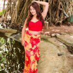 Kritika Sharma Instagram – 🌺 

Skirt @shopradka 
Styled by @the_neerajpandey 
Location @cinnamongrandcolombo 

#girl #longskirt #yellowskirt #redtop #modelling #fashion #styling #indianmodel #travel #srilanka Cinnamon Grand Colombo