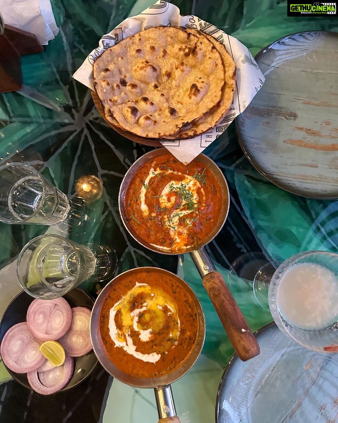 Kritika Sharma Instagram - What better way to end the weekend than having this scrumptious and delicious meal at @bombaycartel ! Thank you for hosting ! @nidhimihirpr The Bombay Cartel