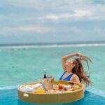 Kritika Sharma Instagram – Have a great weekend ahead my people ! ❤️
What are your plans for this weekend comment below ! 
Location @velassarumaldives 
Floating breakfast and this view 🥰 
📸 @mesmerizingmaldivesphoto 
Travel partner @osmoholidays 

#maldives #floatingbreakfast #travel #ocean #friends VELASSARU MALDIVES