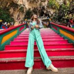 Kritika Sharma Instagram – Visited the famous BATU CAVES which has some 120 steps to climb and also visited the famous blue mosque in kuala lampur !
Outfit @urbanic_in 

#batucaves #mosque #malaysia #kualalumpur #travel #indiangirl #tourist Kuala Lumpur – KL