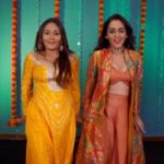 Kritika Sharma Instagram - Hopping on the trend but make it traditional 🥰👌 Studio - @mantras11official #transition #trending #reels #reelsinstagram #reelsvideo #sharmasisters #love #sisters #dancer #ethnic