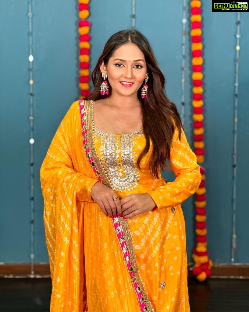 Kritika Sharma Instagram - Bahut khoobsurat ho Aap Sar Se Paa Tak ! Outfit @jaanvikanabar Studio @mantras11official #indianwear #yellowkurti #yellow #traditional #indianwear Mumbai, Maharashtra
