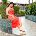 Kritika Sharma Instagram – Show your sparkle ✨ 
Which one is your fav pic comment below ! 
Outfit @luluandskyofficial 

#fashiongram #indiangirl #orangedress #model Mumbai, Maharashtra