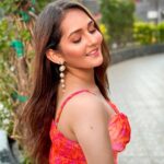 Kritika Sharma Instagram – Show your sparkle ✨ 
Which one is your fav pic comment below ! 
Outfit @luluandskyofficial 

#fashiongram #indiangirl #orangedress #model Mumbai, Maharashtra