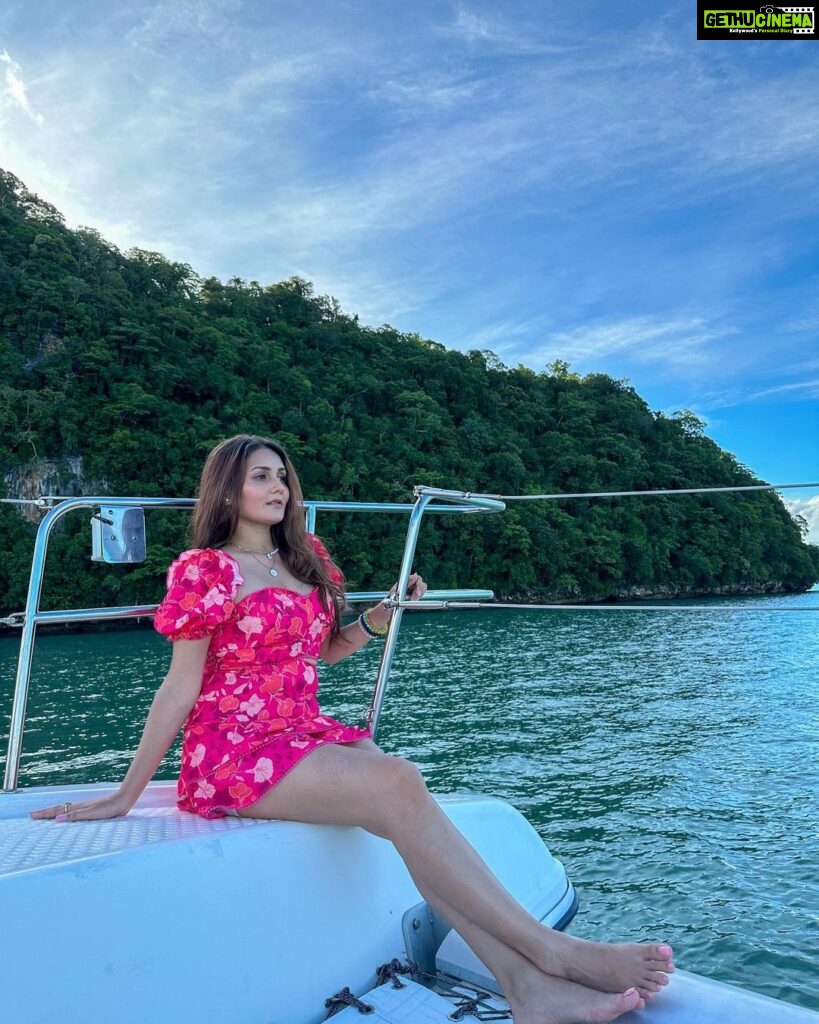 Kritika Sharma Instagram - Sunset cruise by @mantablucruises ! Outfit @luluandskyofficial #travel #malaysia #langkawi #trip #cruise Langkawi Island