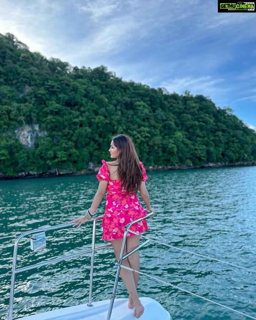 Kritika Sharma Instagram - Sunset cruise by @mantablucruises ! Outfit @luluandskyofficial #travel #malaysia #langkawi #trip #cruise Langkawi Island