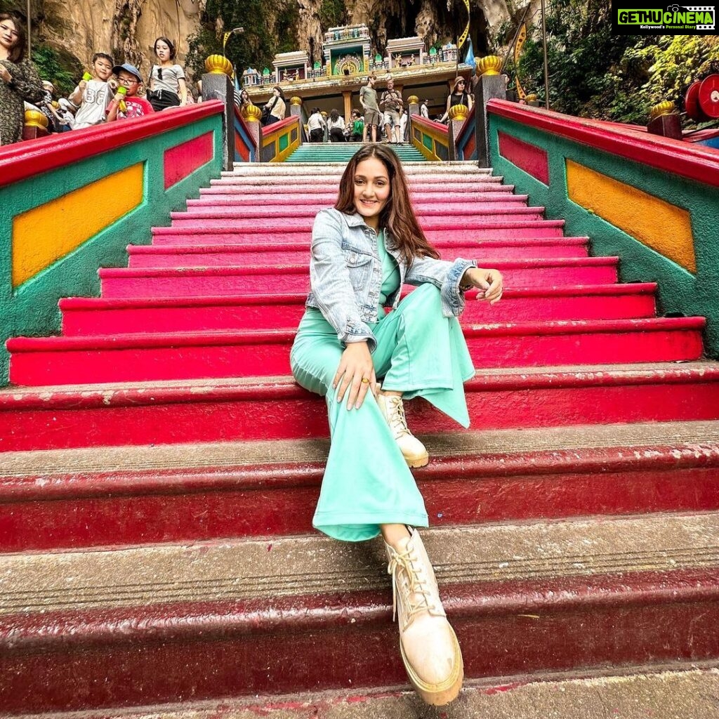 Kritika Sharma Instagram - Visited the famous BATU CAVES which has some 120 steps to climb and also visited the famous blue mosque in kuala lampur ! Outfit @urbanic_in #batucaves #mosque #malaysia #kualalumpur #travel #indiangirl #tourist Kuala Lumpur - KL