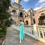 Kritika Sharma Instagram – Visited the famous BATU CAVES which has some 120 steps to climb and also visited the famous blue mosque in kuala lampur !
Outfit @urbanic_in 

#batucaves #mosque #malaysia #kualalumpur #travel #indiangirl #tourist Kuala Lumpur – KL