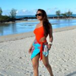 Krystle D’Souza Instagram – 🏖️🍊

#MauritiusNow
#FeelOurIslandEnergy
#mauritiustourism #mauritius @ileauxcerfsgolfclub
.
.
Swimsuit – @angelcroshet_swimwear x @dinky_nirh Ile aux Cerfs Golf Club