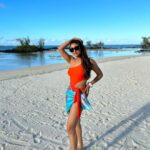Krystle D’Souza Instagram – 🏖️🍊

#MauritiusNow
#FeelOurIslandEnergy
#mauritiustourism #mauritius @ileauxcerfsgolfclub
.
.
Swimsuit – @angelcroshet_swimwear x @dinky_nirh Ile aux Cerfs Golf Club