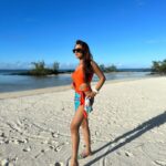 Krystle D’Souza Instagram – 🏖️🍊

#MauritiusNow
#FeelOurIslandEnergy
#mauritiustourism #mauritius @ileauxcerfsgolfclub
.
.
Swimsuit – @angelcroshet_swimwear x @dinky_nirh Ile aux Cerfs Golf Club
