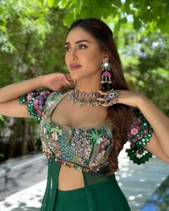 Krystle D'Souza Instagram - Day 1 of ganpati bappa ! 

Outfit: @vastra_by_ps
Jewellery: @shringaaar.theethnicstory
PR : @vblitzcommunications
.
.
#ganpati #festival #festive #festiveoutfit #ganeshchaturthi