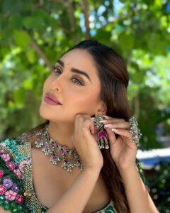 Krystle D'Souza Instagram - Day 1 of ganpati bappa ! 

Outfit: @vastra_by_ps
Jewellery: @shringaaar.theethnicstory
PR : @vblitzcommunications
.
.
#ganpati #festival #festive #festiveoutfit #ganeshchaturthi
