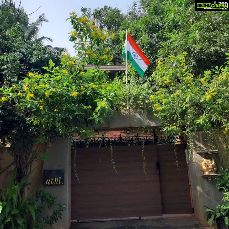 Kushboo Instagram - And the tricolor stands tall in my home! Proud to be an Indian. As we celebrate our 77th Independence day today, let us take a pledge to stand together and let our country flourish, grow, and become stronger . Let our tiranga fly high. #happyindependenceday 🇮🇳 #HarGharTiranga 🇮🇳🇮🇳🇮🇳