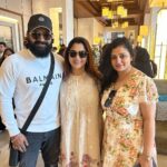 Kushboo Instagram - Fun filled 3 days in #dubai for #siima . Such a pleasure to meet mighty talents from south cinema. Thank you @brindaprasad @vishnuinduri @sridevisreedhar for looking after me so well. Love you guys!! ❤️❤️❤️❤️