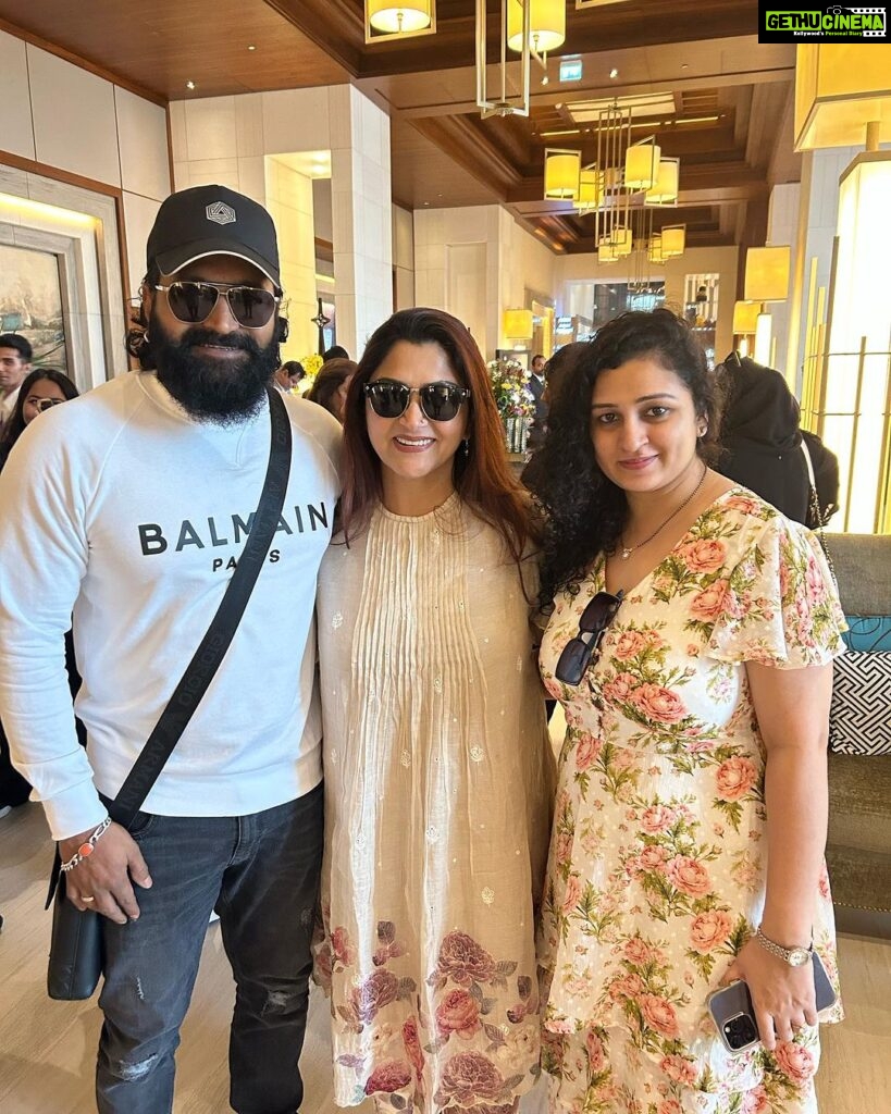 Kushboo Instagram - Fun filled 3 days in #dubai for #siima . Such a pleasure to meet mighty talents from south cinema. Thank you @brindaprasad @vishnuinduri @sridevisreedhar for looking after me so well. Love you guys!! ❤️❤️❤️❤️