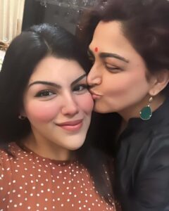 Kushboo Instagram - I always wanted daughters. God gifted me with best friends. ❤️❤️❤️❤️❤️