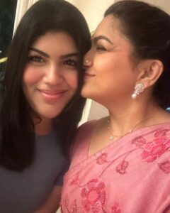 Kushboo Instagram - I always wanted daughters. God gifted me with best friends. ❤️❤️❤️❤️❤️
