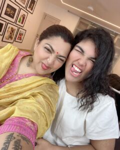 Kushboo Instagram - I always wanted daughters. God gifted me with best friends. ❤️❤️❤️❤️❤️