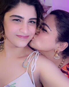 Kushboo Instagram - I always wanted daughters. God gifted me with best friends. ❤️❤️❤️❤️❤️