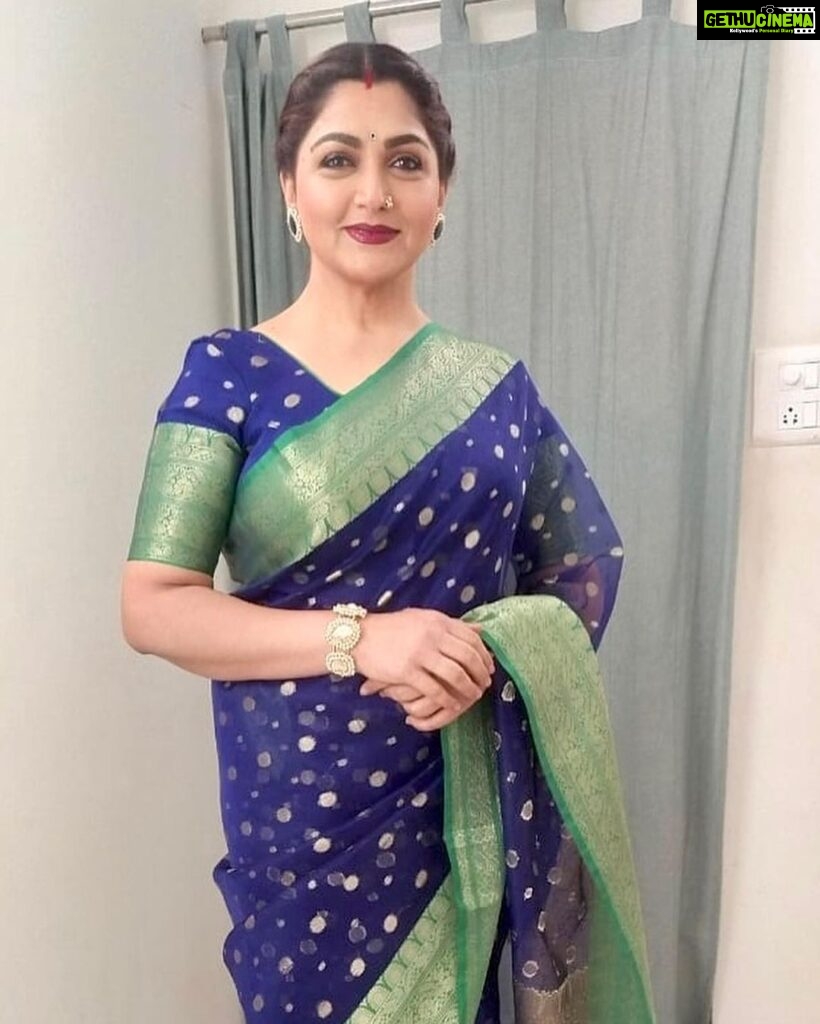Kushboo Instagram - Let the blues be bordered by green!! 💙💙💚💚💙💙💚💚 #Sareelove #traditional
