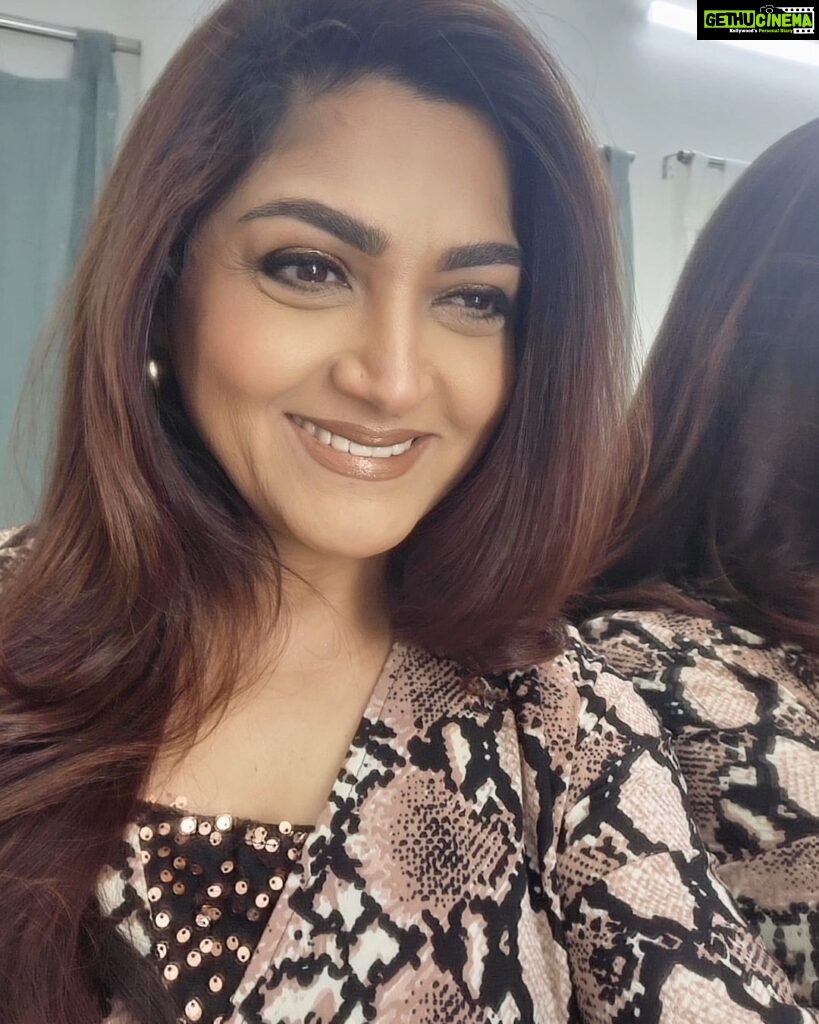 Kushboo Instagram - Smile is a solution to many problems. Keep smiling. 😊😊❤️❤️❤️